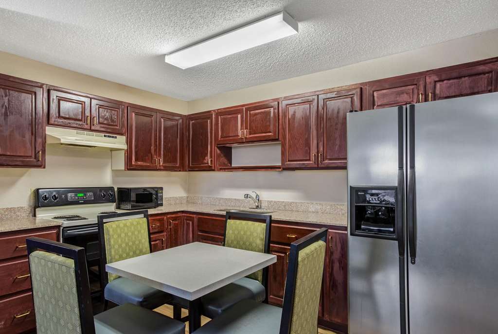 La Quinta Inn & Suites by Wyndham Norwich Plainfield Casino - photo 23