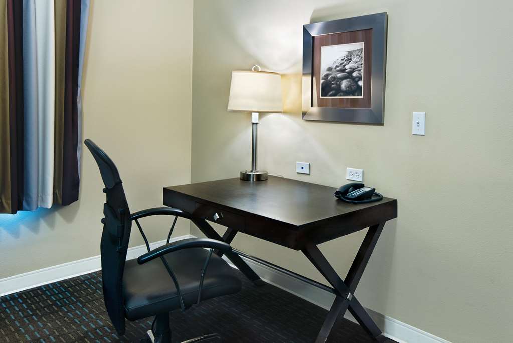 Oxford Suites Silverdale - photo 12
