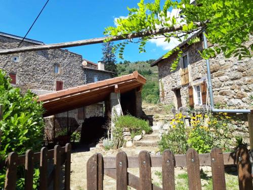 Les Pentes du Chateau de Retourtour — hotel in Lamastre