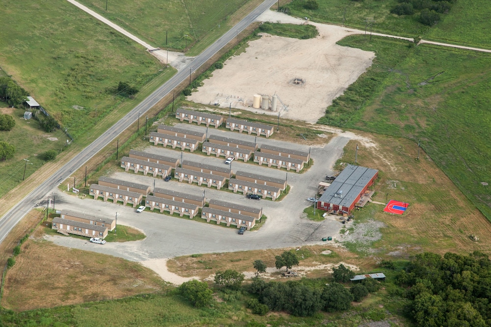 Cuero Oilfield Housing - photo 29