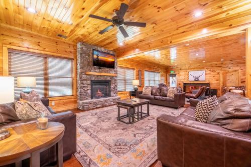 Mayes Landing By Avada Properties - last minute hotel in Pigeon Forge