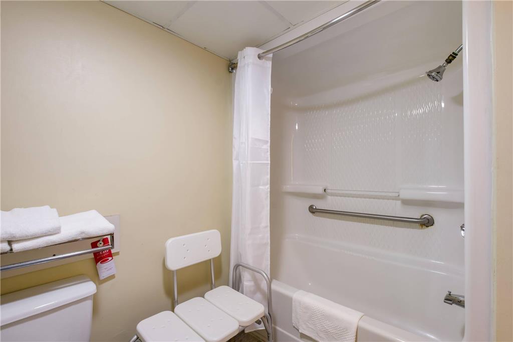 Econo Lodge Inn & Suites Knoxville East - photo 10