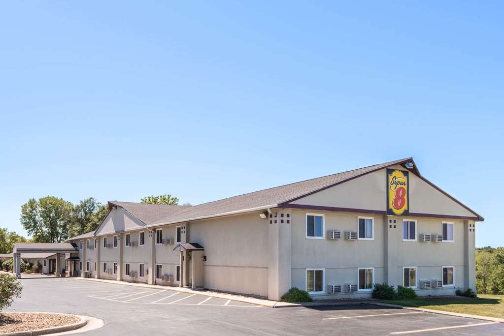 Super 8 by Wyndham Higginsville - photo 3