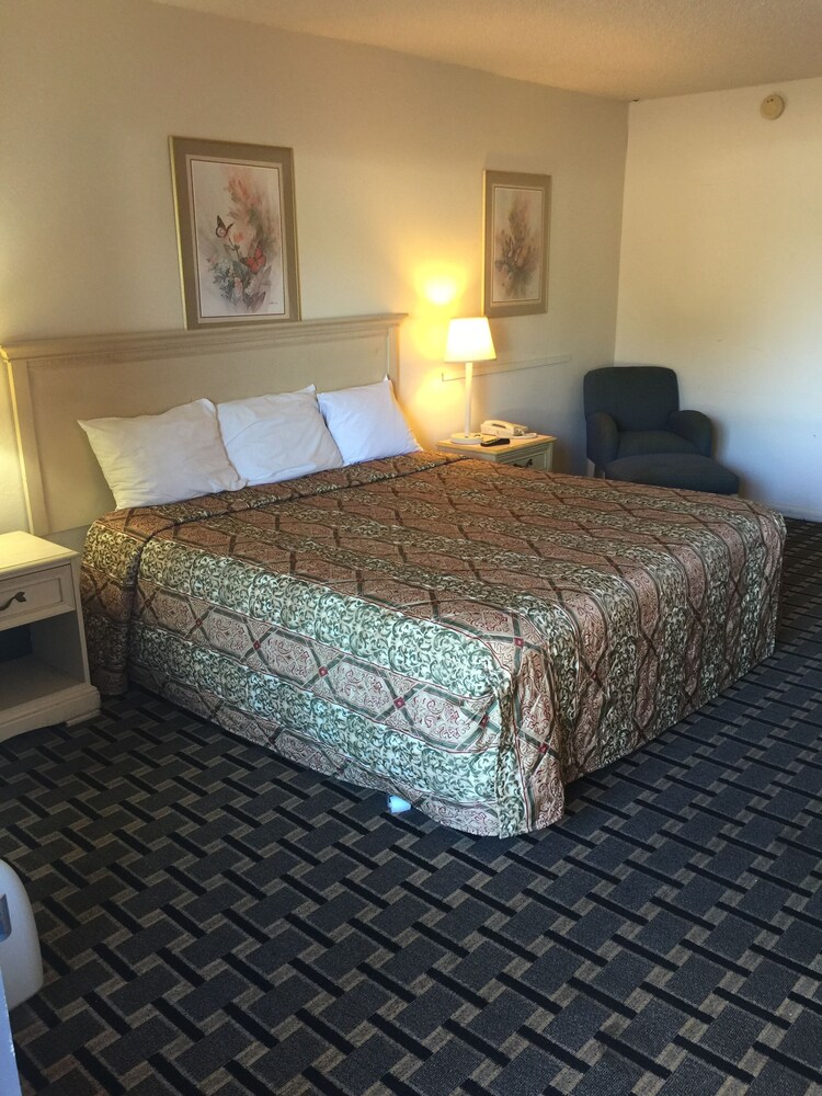 Executive Inn Marianna - photo 10