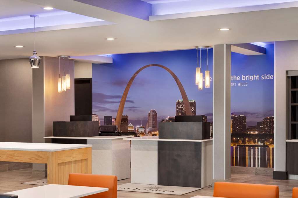 La Quinta Inn & Suites by Wyndham St Louis Route 66 - photo 6