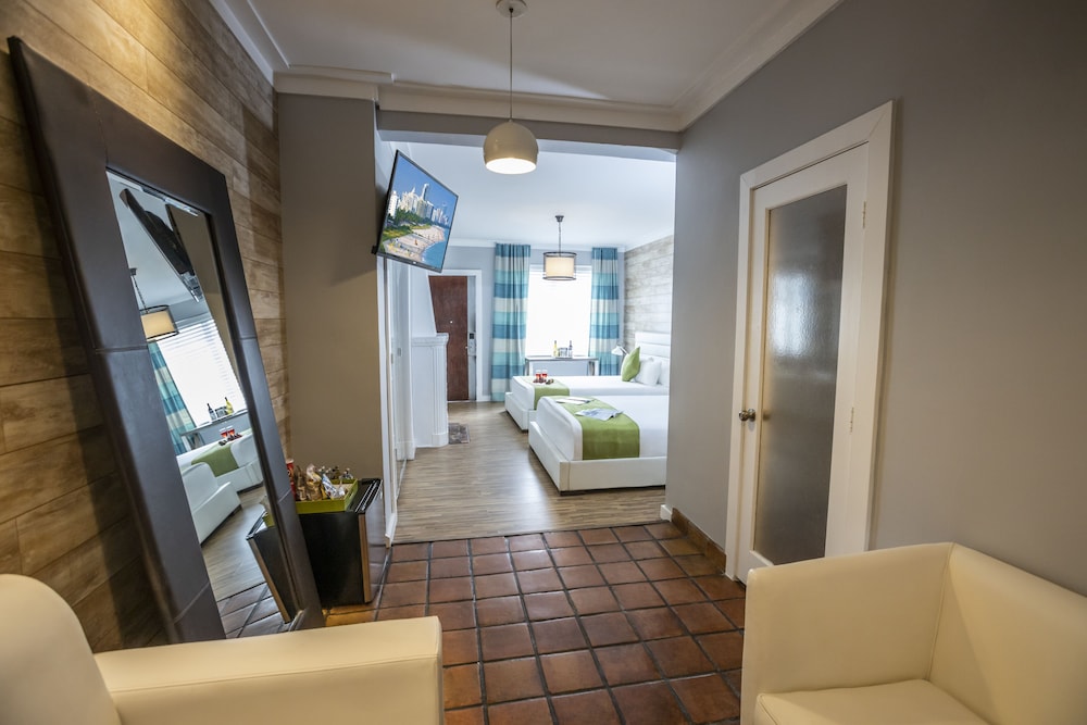 Chesterfield Hotel & Suites - photo 16