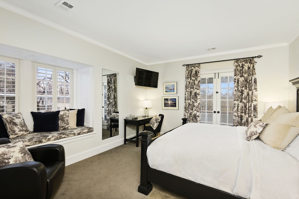Oak Street Mansion - photo 4
