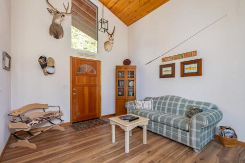 Pebble Beach Club in Arnold, United States