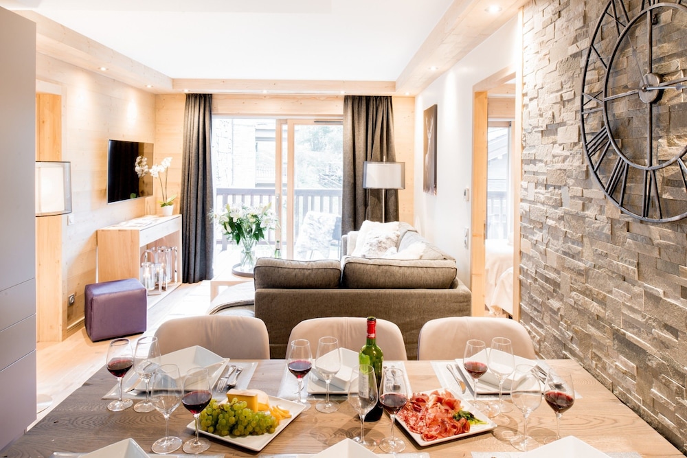 Mammoth Lodge Apartment T3 Cabin D09 — 4-Star Luxury Hotel in Courchevel, France