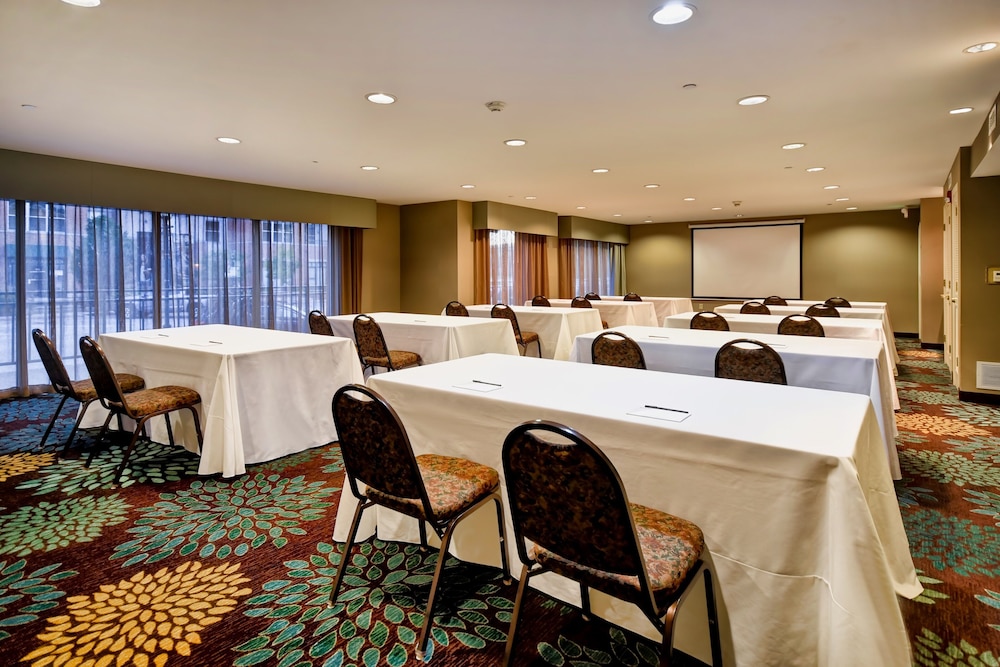 Staybridge Suites Middleton Madison West by IHG - photo 45