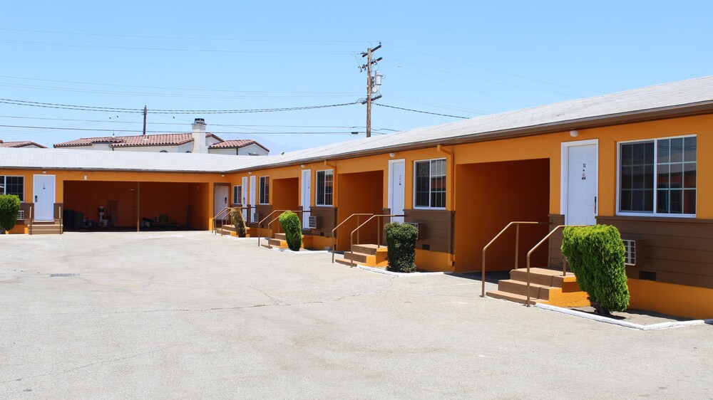 Aristocrat Motel - photo 19