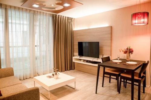 Shine Sukhumvit 33 Aparthotel Phrompong