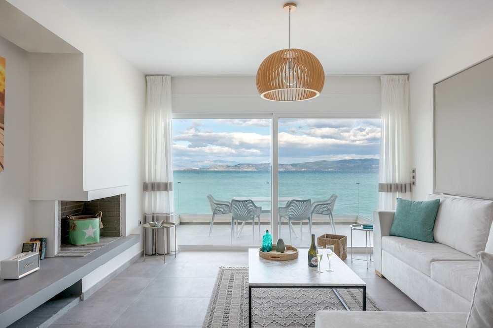 Costa Vasia Suites & Apartments — 4-Star Luxury Hotel in Vrakhati, Greece