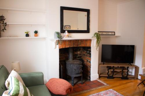 Characterful Cottage Sleeps 6 Parking High Street — 4-Star Luxury Hotel in Marlborough, United Kingdom