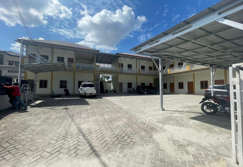 Hotel O Ratha Guest House Syariah — hotel near Sultan Syarif Kasim II International Airport / Roesmin Nurjadin AFB