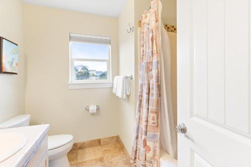 Blue Marlin Arcade Hot Tub Sleeps 10 in Lincoln, United States