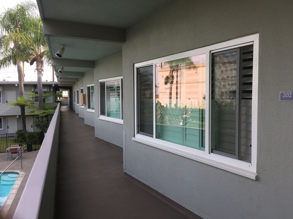La Avenida Inn - photo 21
