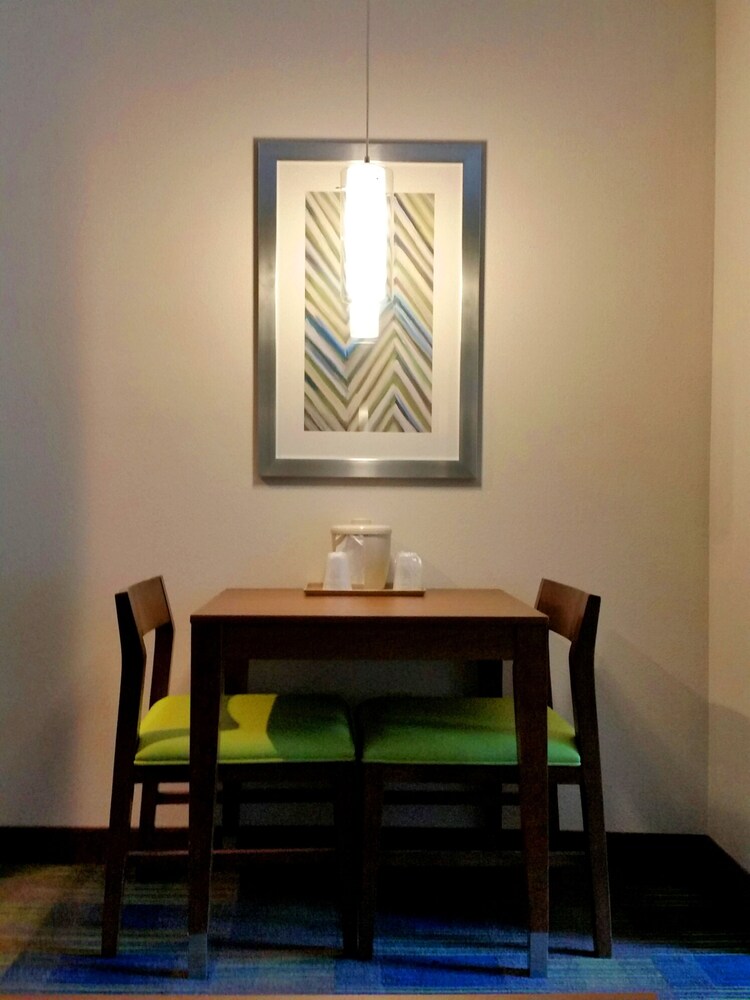 Holiday Inn Express Suites Clifton Park by IHG - photo 25