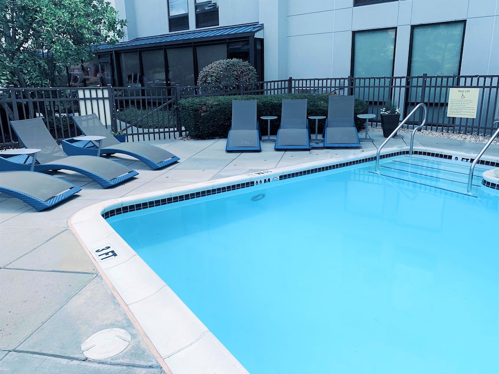 Hampton Inn Harrisburg East - photo 43