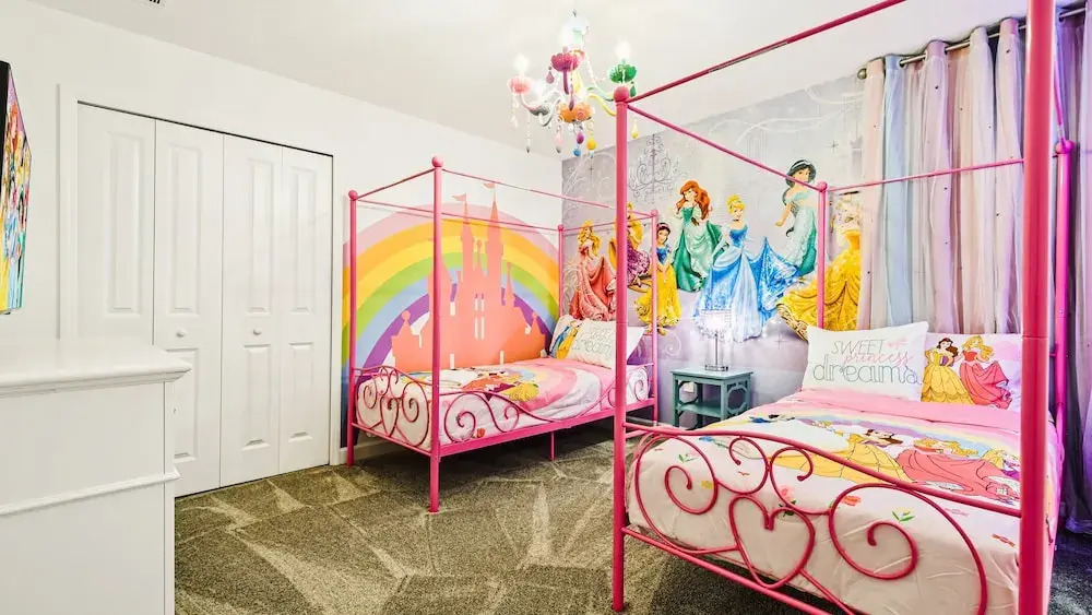 Themed Rooms & Pool in Storey Lake Resort - photo 7