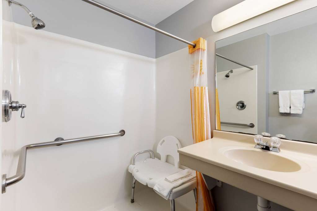 La Quinta Inn & Suites by Wyndham Omaha Airport Downtown - photo 27