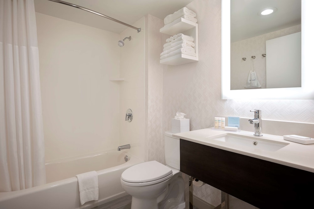 Hampton Inn by Hilton Boston Cambridge - photo 17