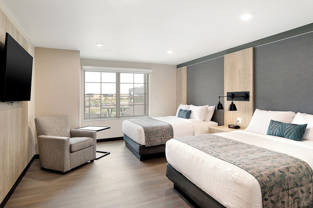 ClubHouse Hotel & Suites Rapid City - photo 7
