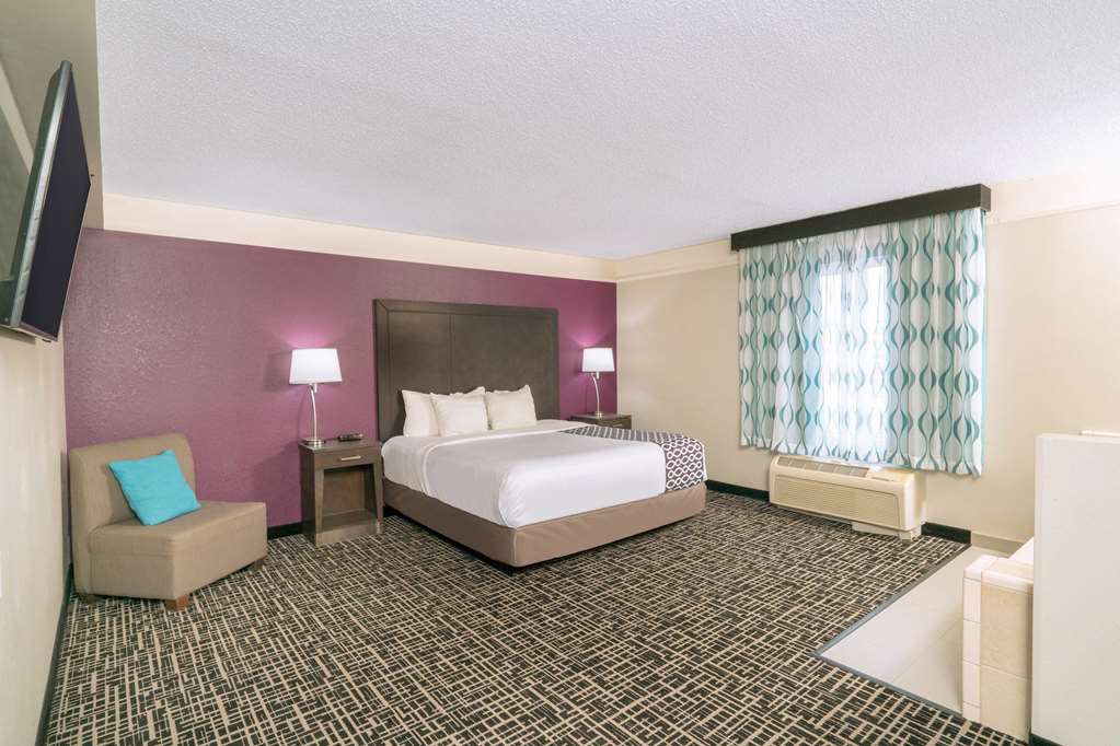 La Quinta Inn & Suites by Wyndham Latham Albany Airport - photo 23