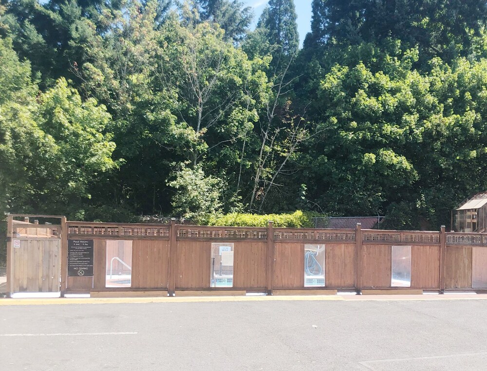 Evergreen Inn & Suites Portland - photo 21