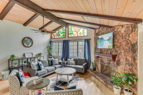 Crestline Home with Private Hot Tub Steps to Lake — 4-Star Luxury Hotel in Crestline, United States