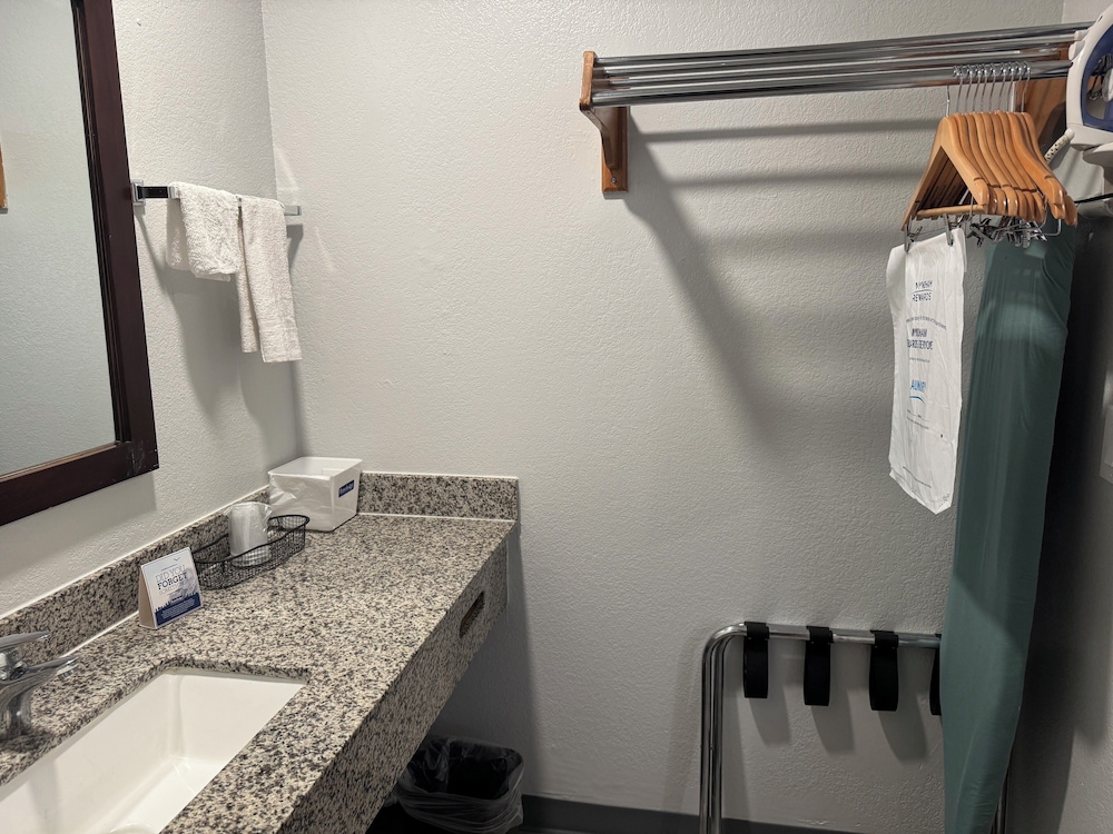 Travelodge by Wyndham Sacramento Rancho Cordova - photo 16