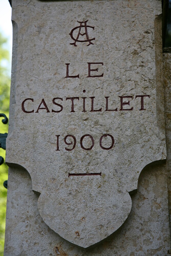 Le Castillet - carbon neutral hotel in Cremieu
