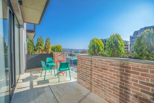 2BR apartment with 2 balconies in heart of the city