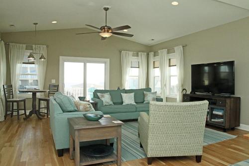 Porpoise Driven Life by Oak Island Accommodations - photo 22