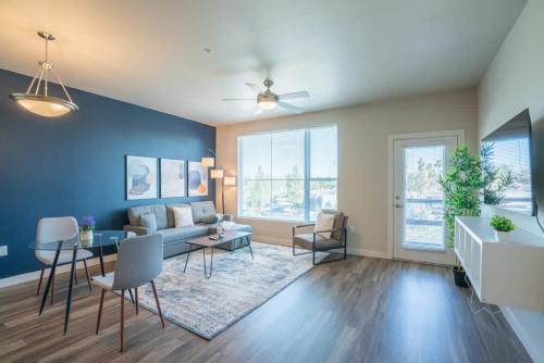 Spacious 1BD Balcony Pool Gym W D Sleeps 4 — 4-Star Luxury Hotel in Tempe, United States