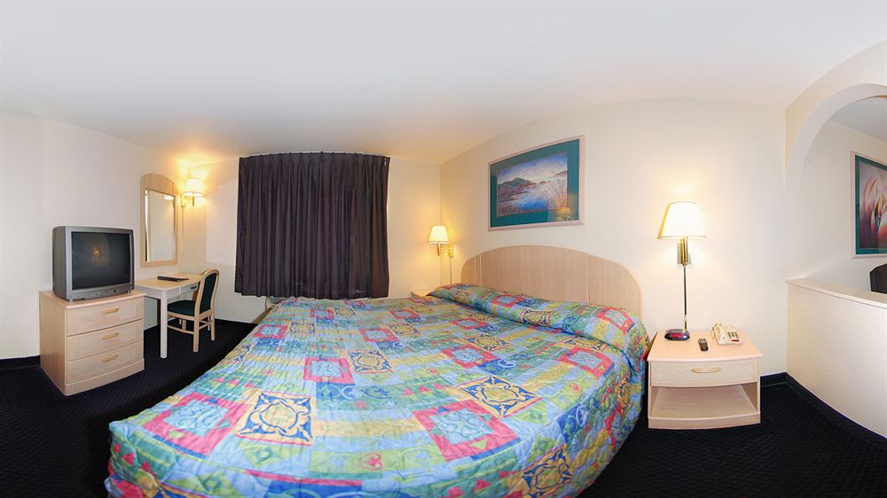 Super 8 By Wyndham Tulsa Downtown East - photo 12