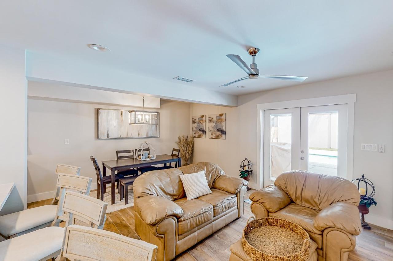 Carolyn's Beach House unit B — 4-Star Luxury Hotel in South Padre Island, United States