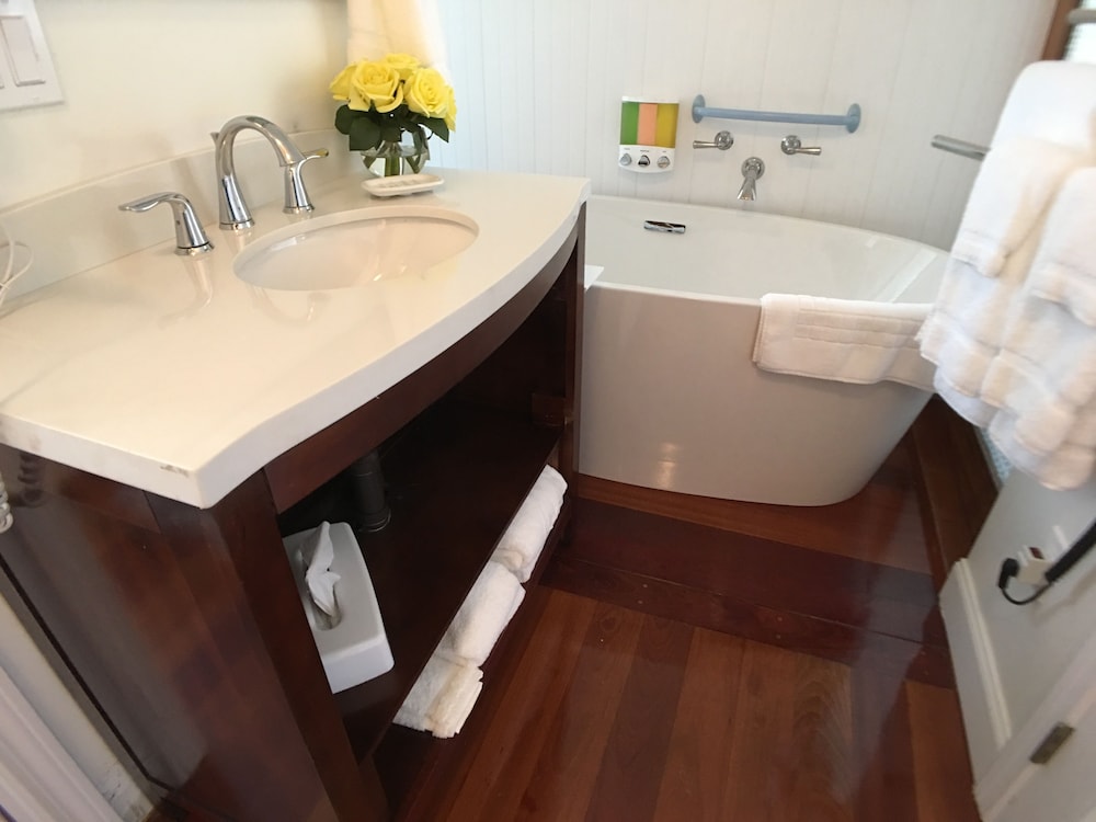 Camden Riverhouse Hotel - photo 56