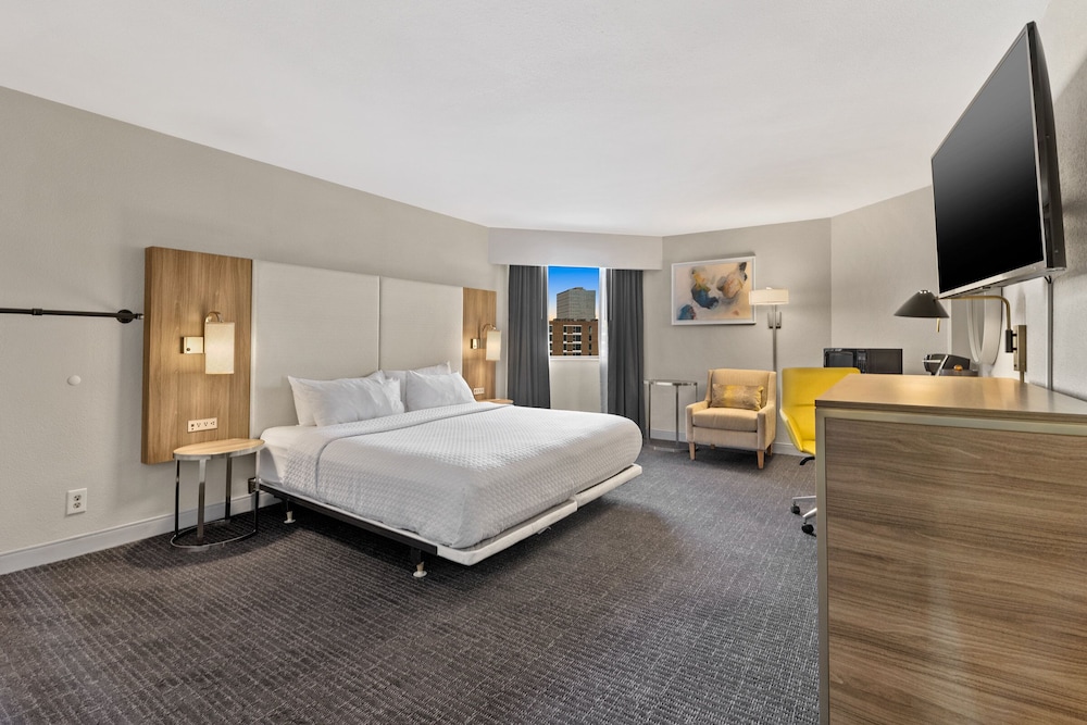 Crowne Plaza Houston Med Ctr Galleria Area by IHG - photo 23