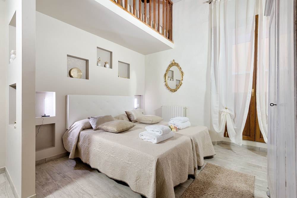Santa Croce Cathedral by Mmega — 4-Star Luxury Hotel in Florence, Italy
