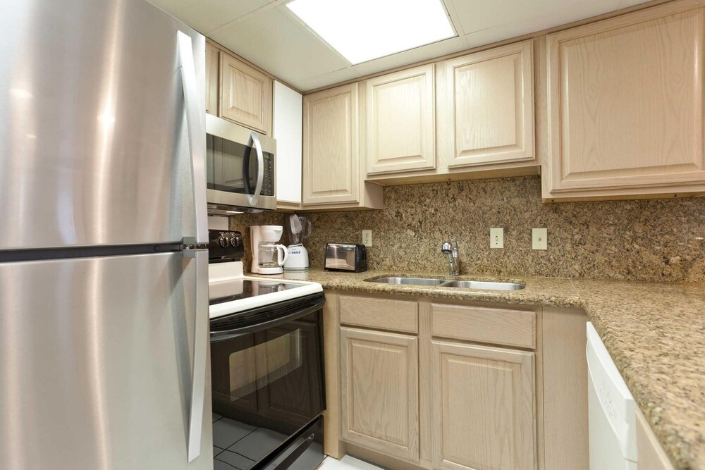 Bahia Mar Solare Tower 6th floor Oceanview Condo 3bd 3ba w Pools - photo 24
