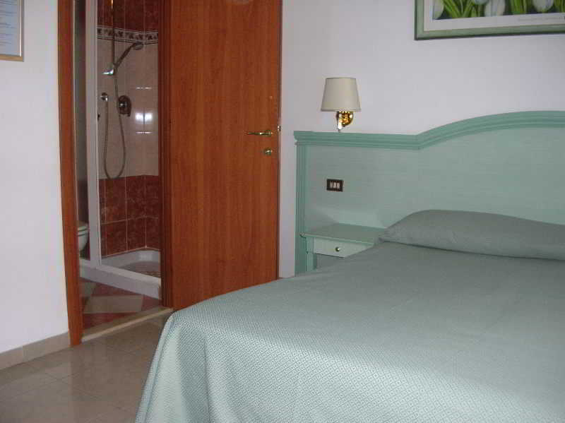 Chiara Stella Guest House — 4-Star Luxury Hotel in Rome, Italy