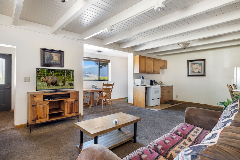 Elk Refuge Inn - photo 48