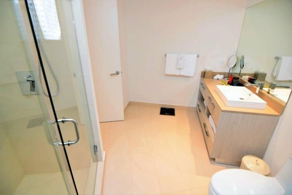 Best Ocean & Bay Views 2 Bed 2 Bath @ Hyde Resort - photo 32