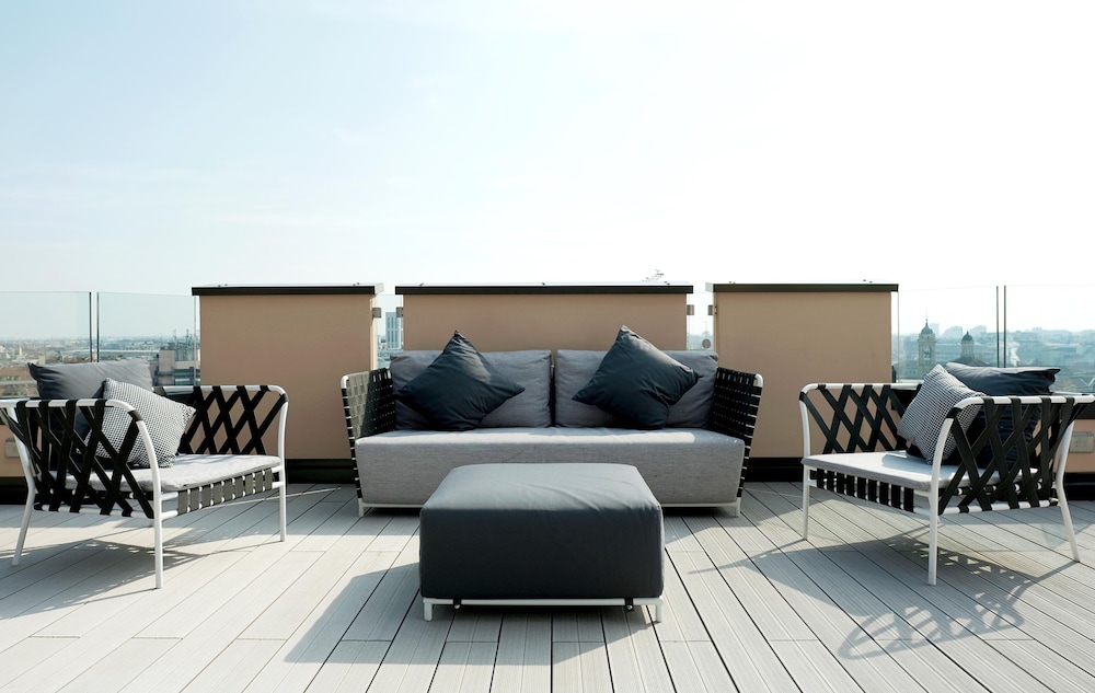San Babila Central Tower with panoramic terrace overlooking Duomo by Rentopolis — 4-Star Luxury Hotel in Milan, Italy
