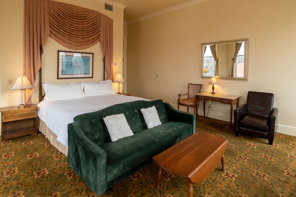 Geiser Grand Hotel - photo 9