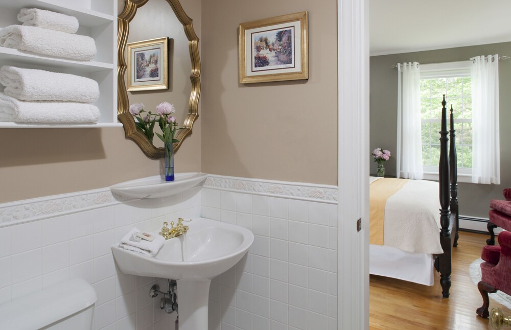 Wolf Cove Inn - photo 50