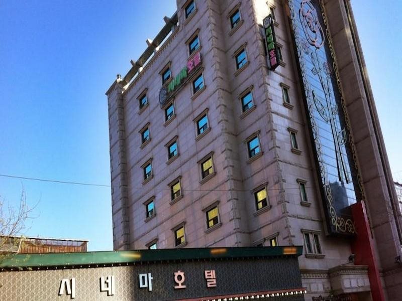 Cinema Hotel - carbon neutral hotel in Unknown City