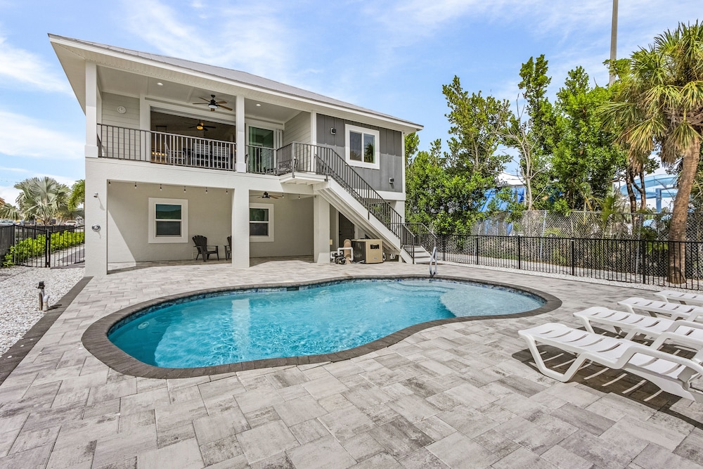 Beachcomber Life 100 Gulf Beach Rd home — 4-Star Luxury Hotel in Fort Myers Beach, United States