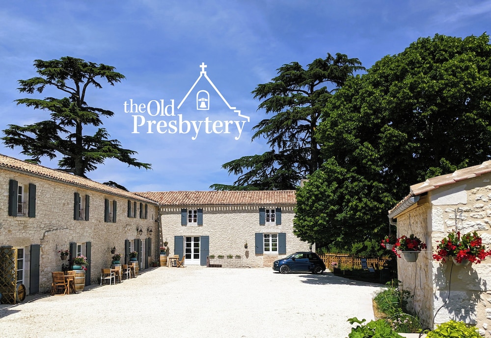 Old Presbytery Guest House — 4-Star Luxury Hotel in Montpon-Menesterol, France